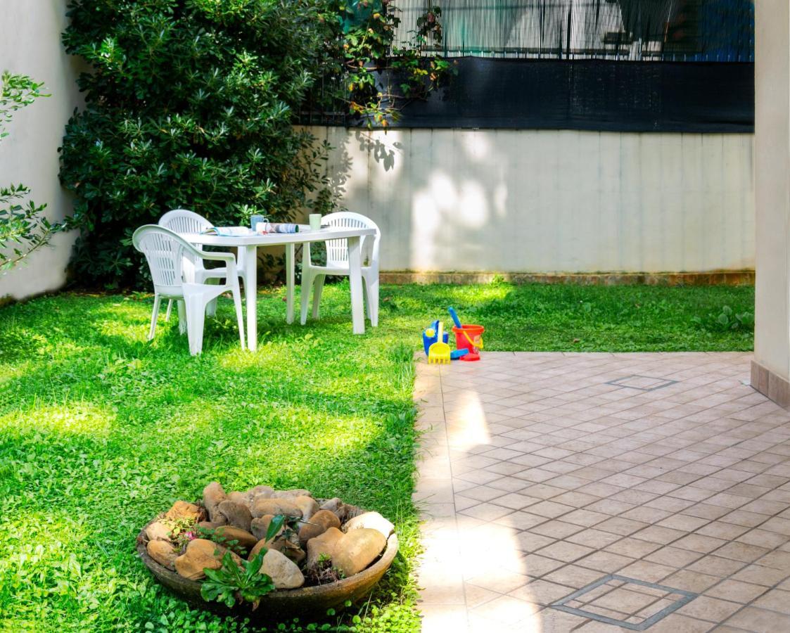 Residenza Raggio Apartman Riccione Kültér fotó
