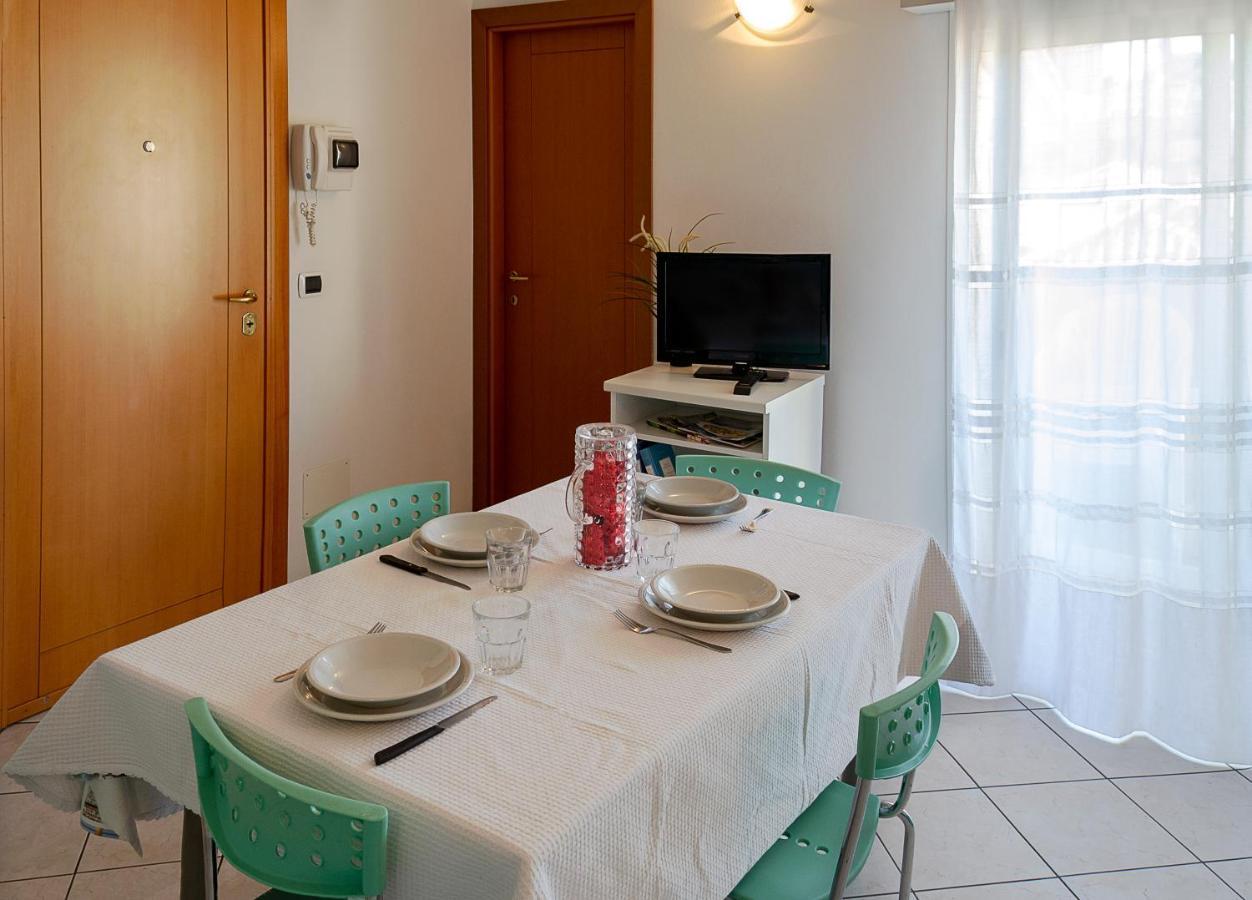 Residenza Raggio Apartman Riccione Kültér fotó